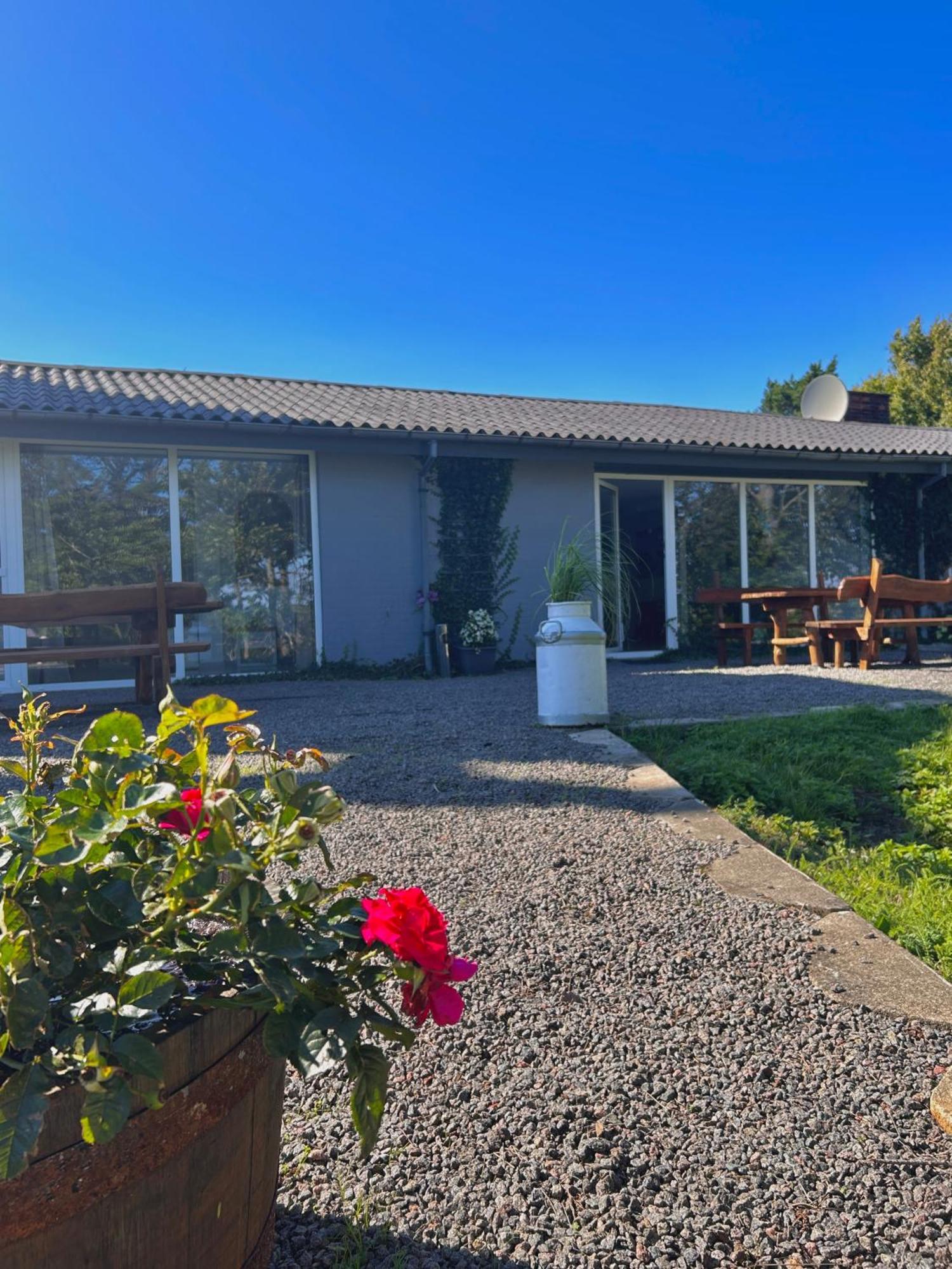 Apartamenty Molle Åkirkeby Екстериор снимка
